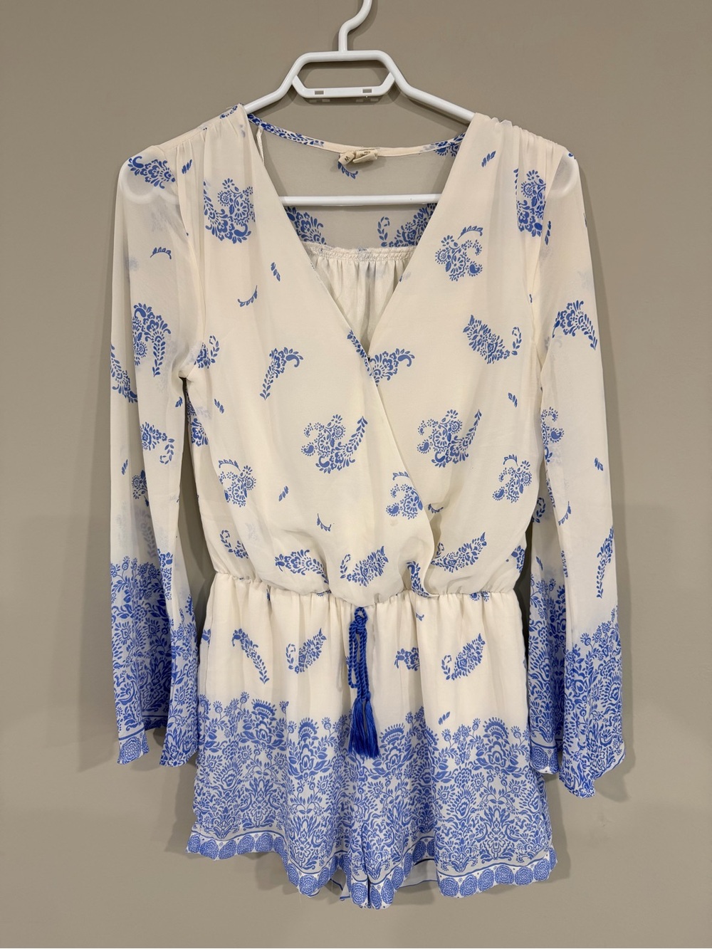 Japna Cream and Blue Printed Long-Sleeve Wrap Romper Size Medium
